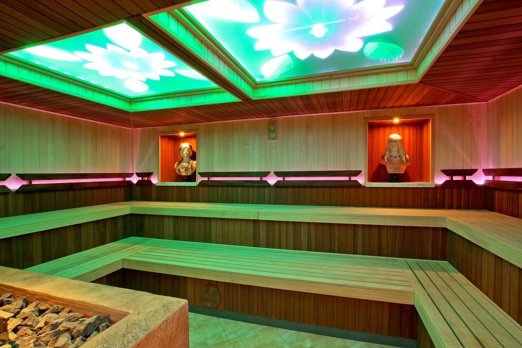 Palac Saturna Czeladź 外观 照片