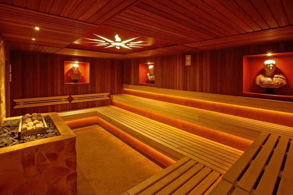 Palac Saturna Czeladź 外观 照片